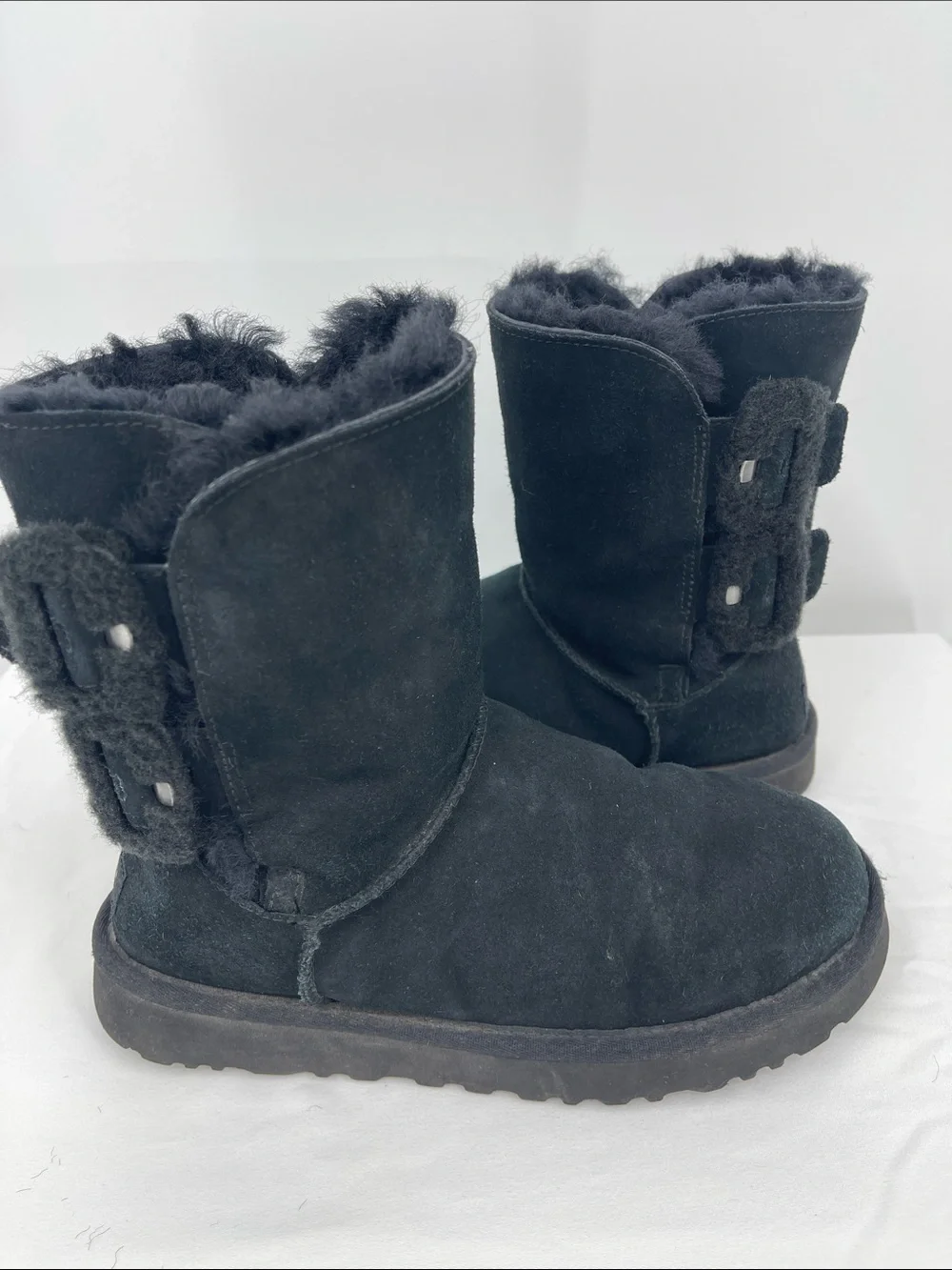 UGG BAILEY FLUFF BUCKLE  Women's Black Short Shearling Boot SIZE 7